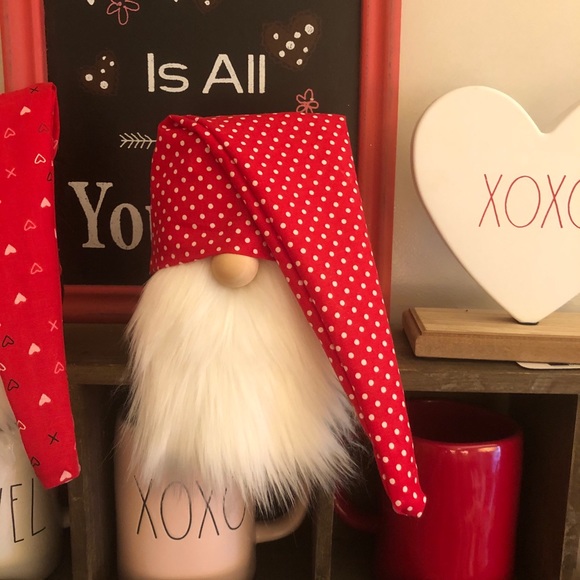 Handcrafted Valentine’s Day gnomes - Picture 6 of 8